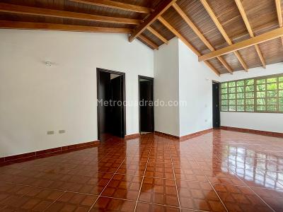Casa de 5 alcobas en venta en La Doctora, Sabaneta, 400 m² · foto 8 de 20