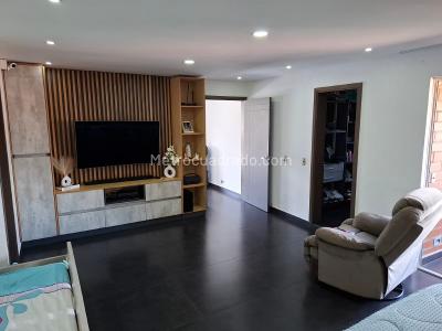 Apartamento de 4 alcobas en venta en La Mota, Medellín, 153 m² · foto 10 de 20