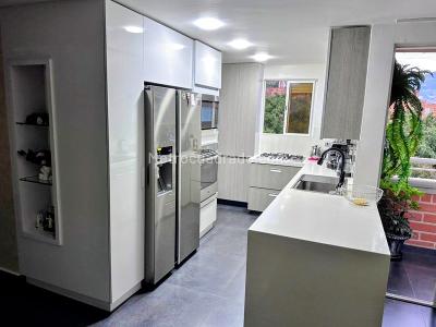 Apartamento de 4 alcobas en venta en La Mota, Medellín, 153 m² · foto 6 de 20