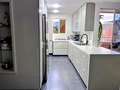 Apartamento de 4 alcobas en venta en La Mota, Medellín, 153 m² · foto 7 de 20