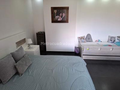 Apartamento de 4 alcobas en venta en La Mota, Medellín, 153 m² · foto 9 de 20