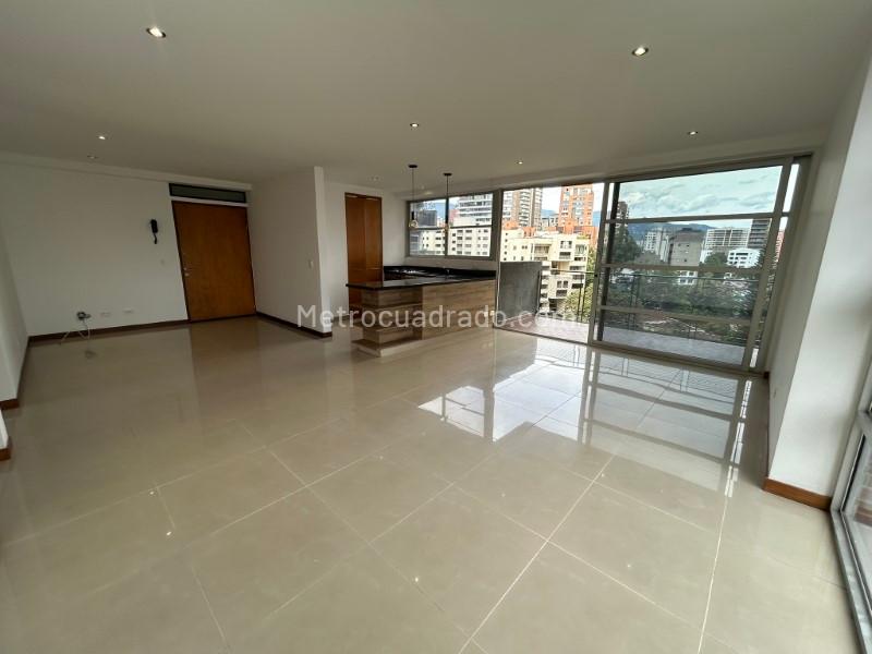 2BR Apartment with Balcony in El Poblado (La Tomatera)