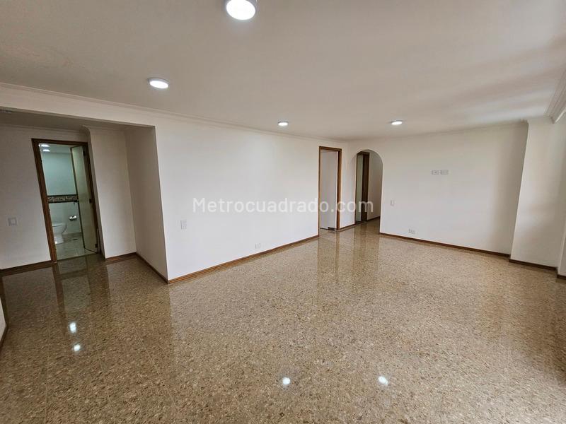 Cozy 3BR Apartment with Balcony in La Florida
