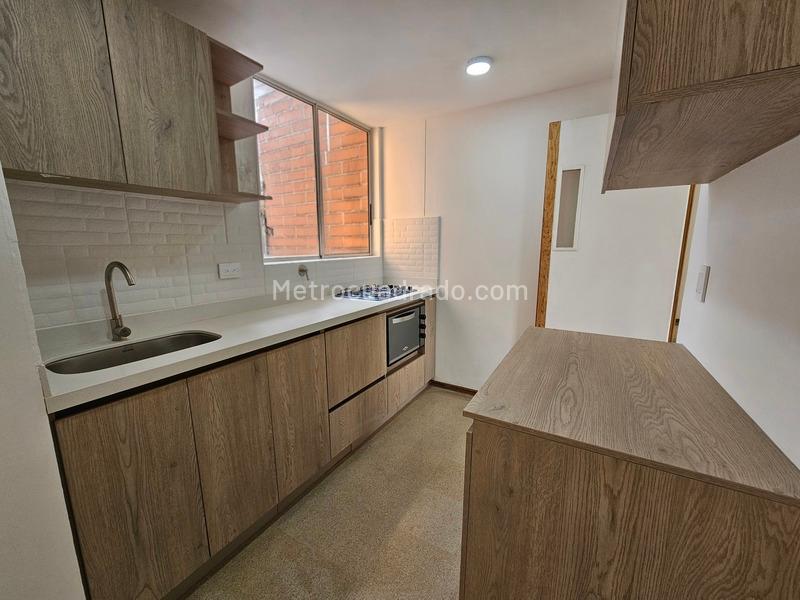 Cozy 3BR Apartment with Balcony in La Florida - 4