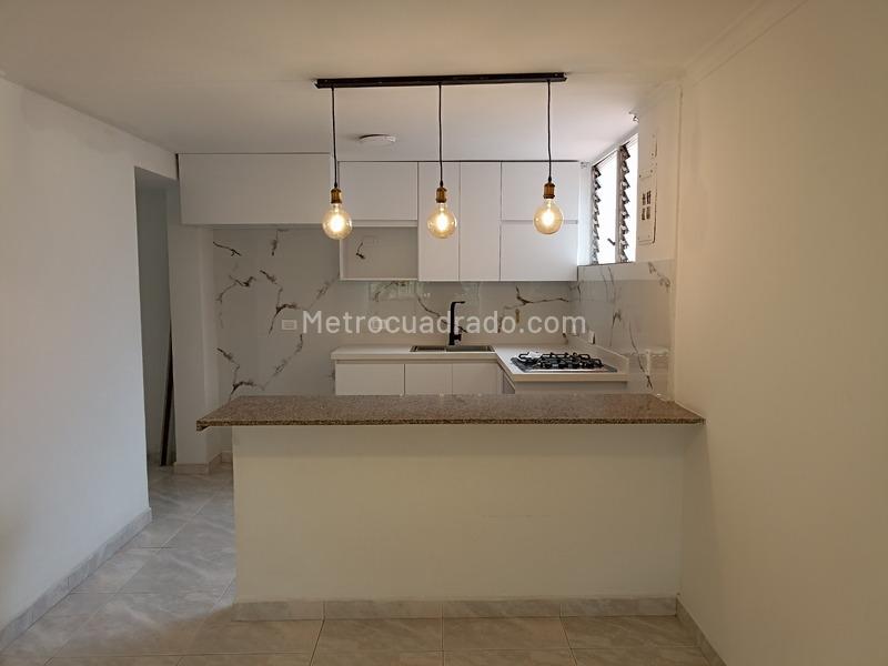 Comfortable 3BR Apartment with Parking in Manila - 2