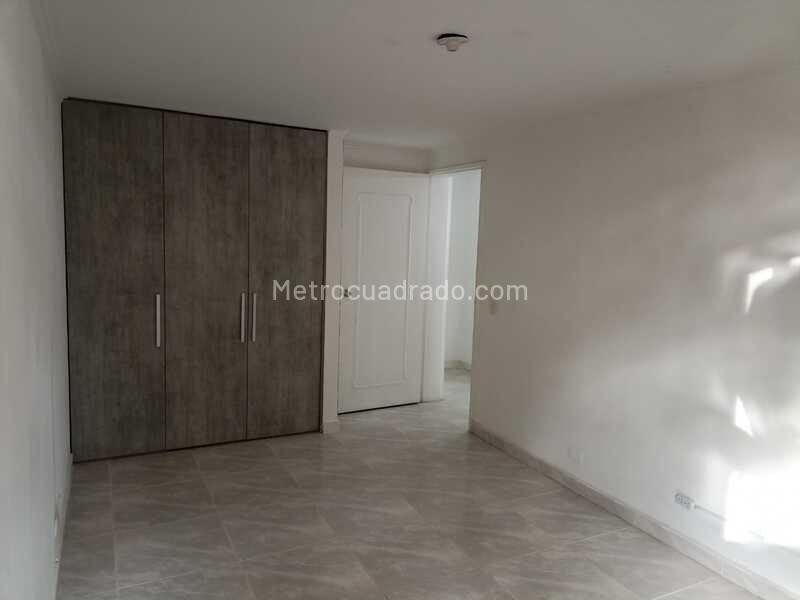 Comfortable 3BR Apartment with Parking in Manila - 4