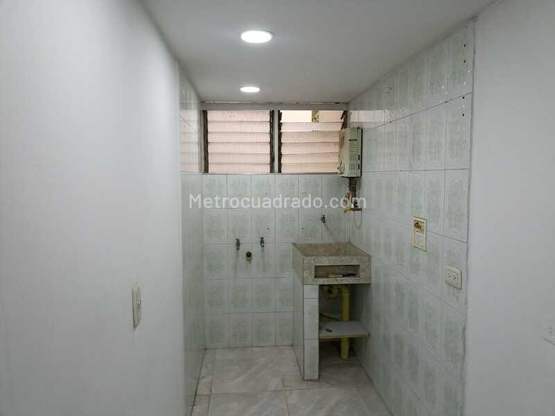 Comfortable 3BR Apartment with Parking in Manila - 9