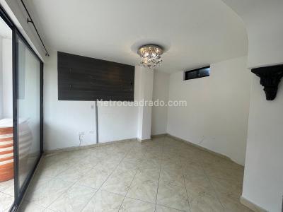 Apartamento de 4 alcobas en venta en Obrero, Envigado, 132 m² · foto 2 de 19