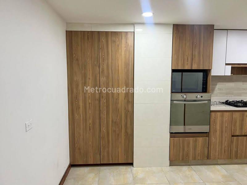 Apartamento Elegante de 4 Alcobas en San Lucas, El Poblado - 6