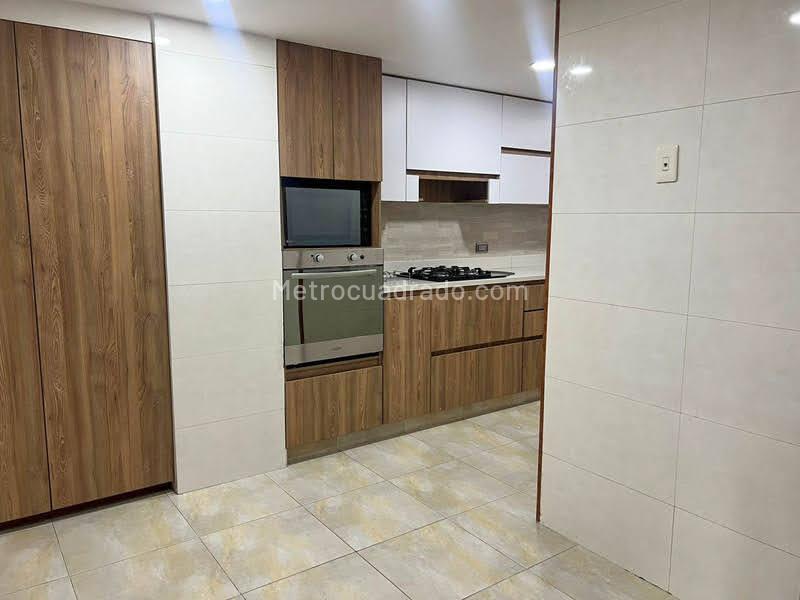 Apartamento Elegante de 4 Alcobas en San Lucas, El Poblado - 7
