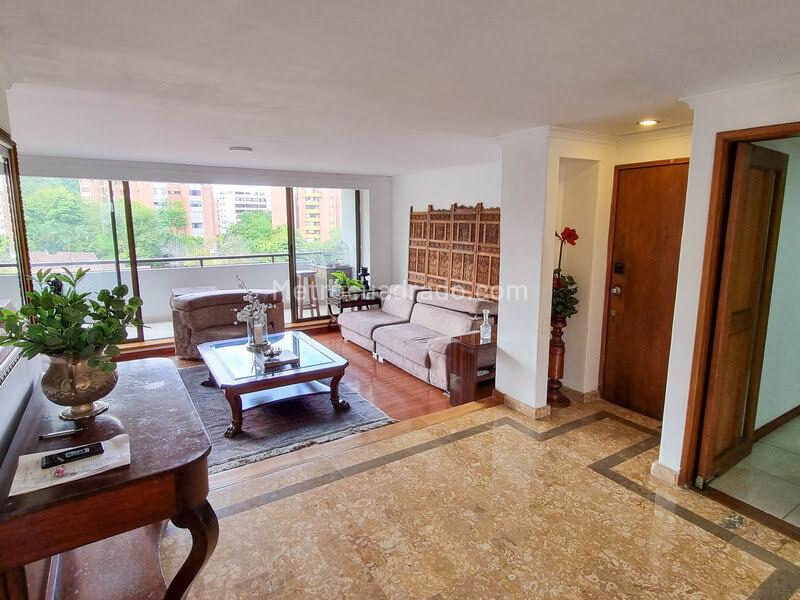 Apartamento Elegante de 4 Alcobas en San Lucas, El Poblado - 9