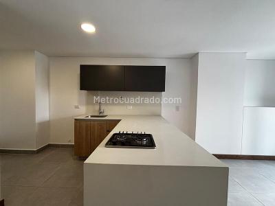 Apartaestudio en arriendo en El Poblado, Medellín, 53 m² · foto 4 de 8