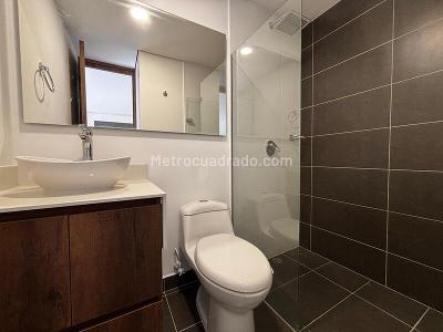 Apartaestudio en arriendo en El Poblado, Medellín, 53 m² · foto 5 de 8