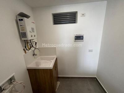 Apartaestudio en arriendo en El Poblado, Medellín, 53 m² · foto 6 de 8
