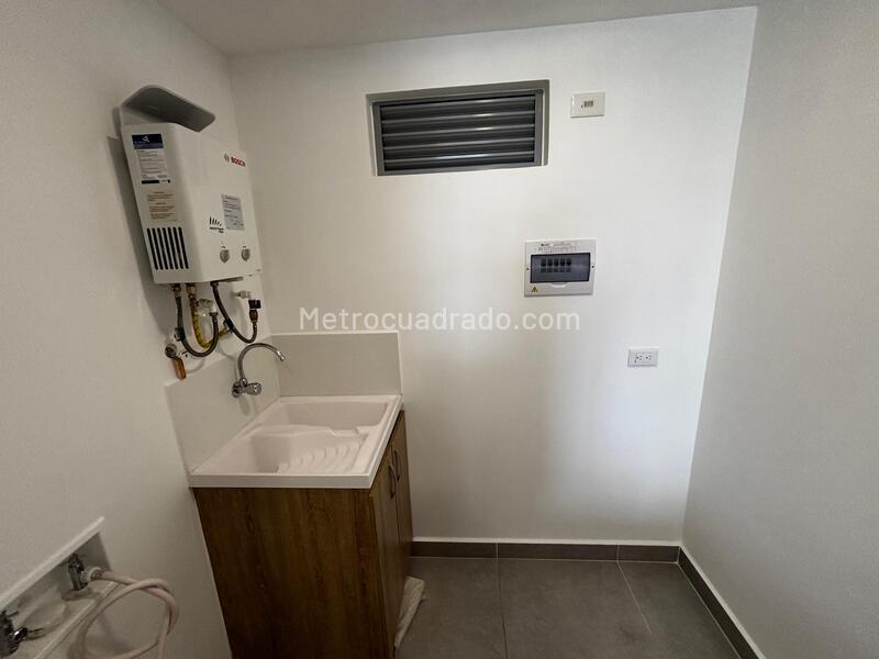 Estudio Moderno de 1 Alcoba en El Poblado - 6