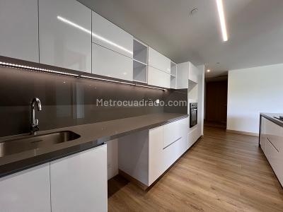 Apartamento de 3 alcobas en venta en Rio Negro, Rionegro, 139 m² · foto 2 de 16