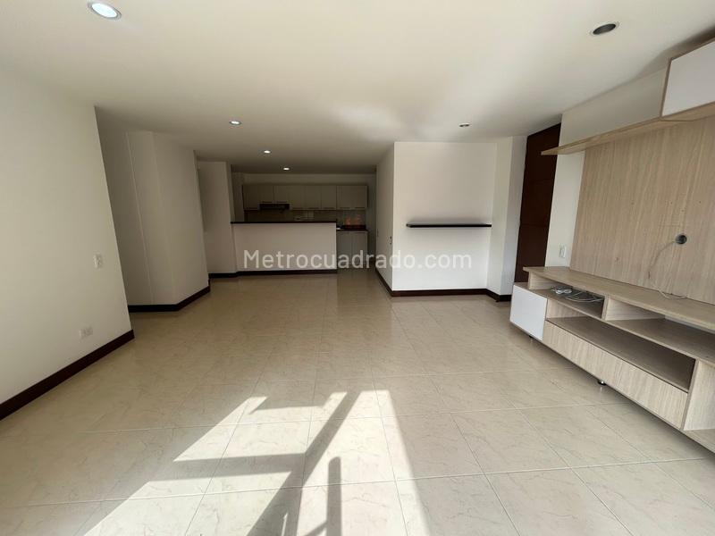 3BR Apartment in Loma Del Escobero (95 m²) - 2