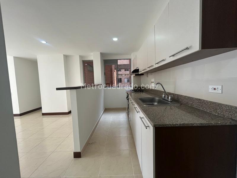3BR Apartment in Loma Del Escobero (95 m²) - 3