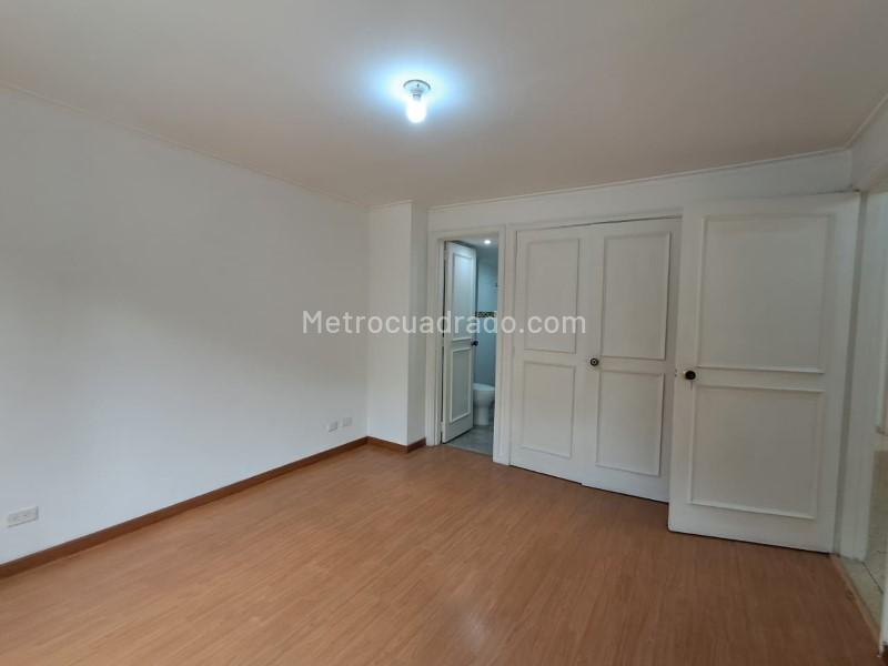 Spacious 4BR Apartment with High-End Features in El Poblado - 7