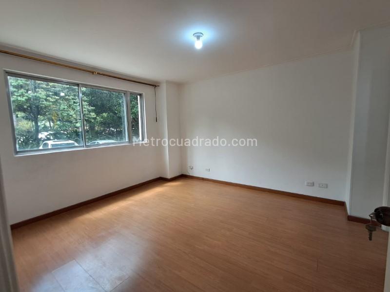 Spacious 4BR Apartment with High-End Features in El Poblado - 8