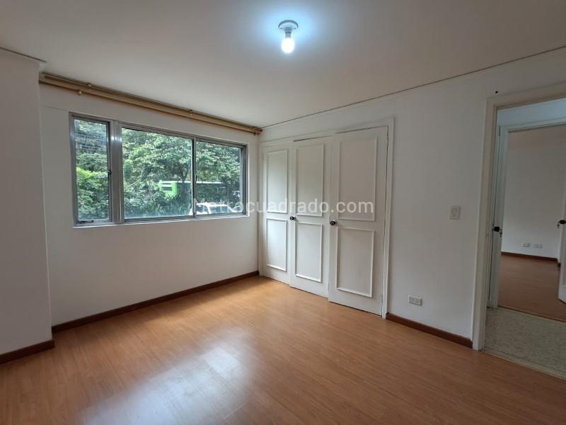 Spacious 4BR Apartment with High-End Features in El Poblado - 9