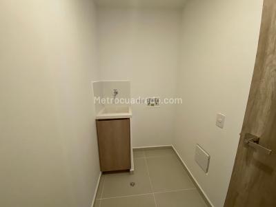 Apartamento de 3 alcobas en arriendo en El Poblado, Medellín, 120 m² · foto 11 de 14