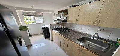Apartamento de 3 alcobas en venta en Ditaires, Itagüí, 76 m² · foto 3 de 17
