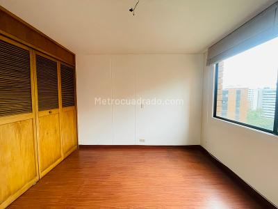 Apartamento de 4 alcobas en venta en El Poblado, Medellín, 260 m² · foto 10 de 20