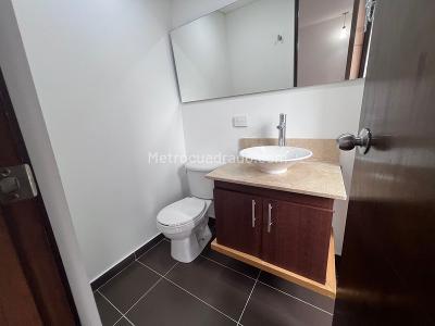 Apartamento en arriendo en Castropol, Medellín · foto 10 de 13