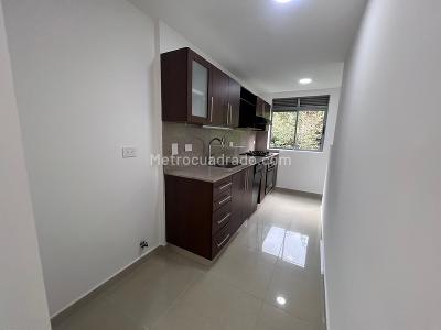 Apartamento en arriendo en Castropol, Medellín · foto 3 de 13