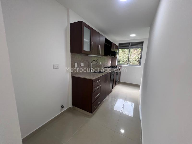 Apartamento en Castropol, El Poblado (Piso 9) de 2 Alcobas - 3
