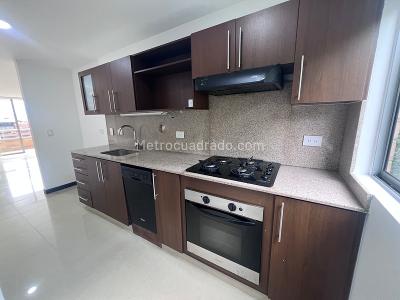 Apartamento en arriendo en Castropol, Medellín · foto 4 de 13