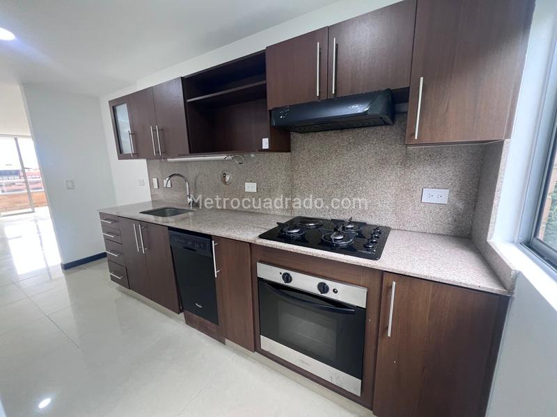 Apartamento en Castropol, El Poblado (Piso 9) de 2 Alcobas - 4