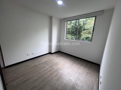 Apartamento en arriendo en Castropol, Medellín · foto 8 de 13