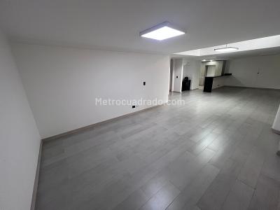 Casa en arriendo en El Poblado, Medellín · foto 2 de 20