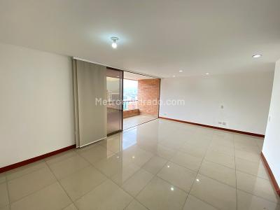 Apartamento en arriendo en El Poblado, Medellín · foto 3 de 13
