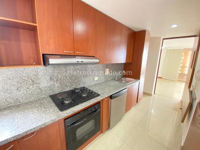 Apartamento en arriendo en El Poblado, Medellín · foto 4 de 13