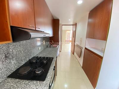 Apartamento en arriendo en El Poblado, Medellín · foto 5 de 13