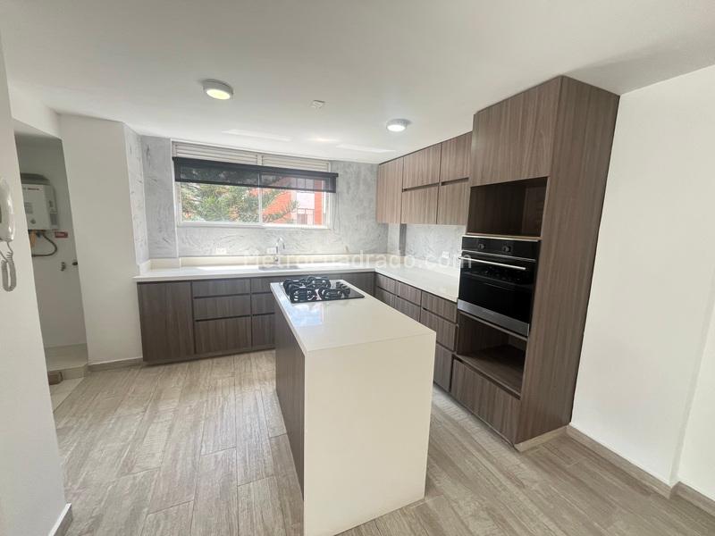 Apartamento en San Lucas de 2 Alcobas con Balcón en El Poblado - 3