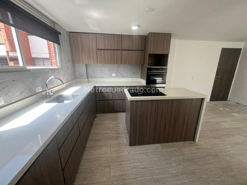 Apartamento en San Lucas de 2 Alcobas con Balcón en El Poblado - 4