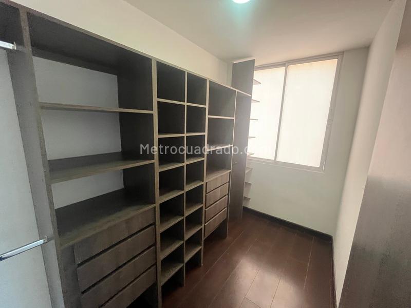 Apartamento en San Lucas de 2 Alcobas con Balcón en El Poblado - 9