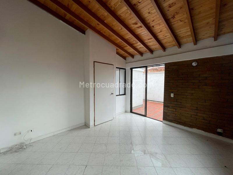 Comfortable 3BR House with Terrace in Loma Del Indio - 9