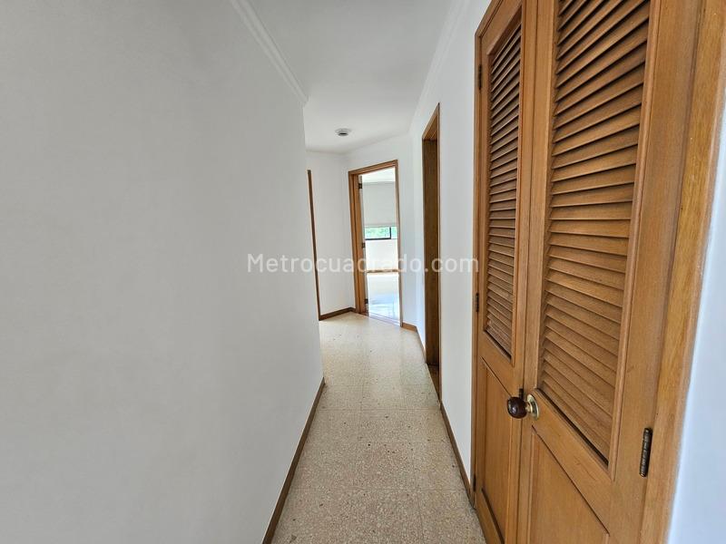 Apartamento Amplio de 3 Alcobas en El Poblado - 4