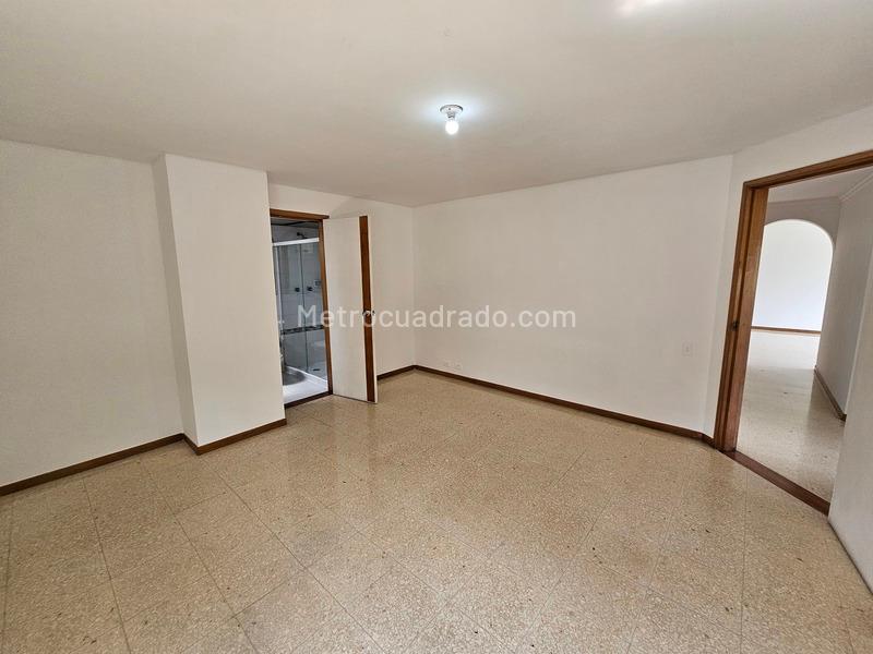 Apartamento Amplio de 3 Alcobas en El Poblado - 9