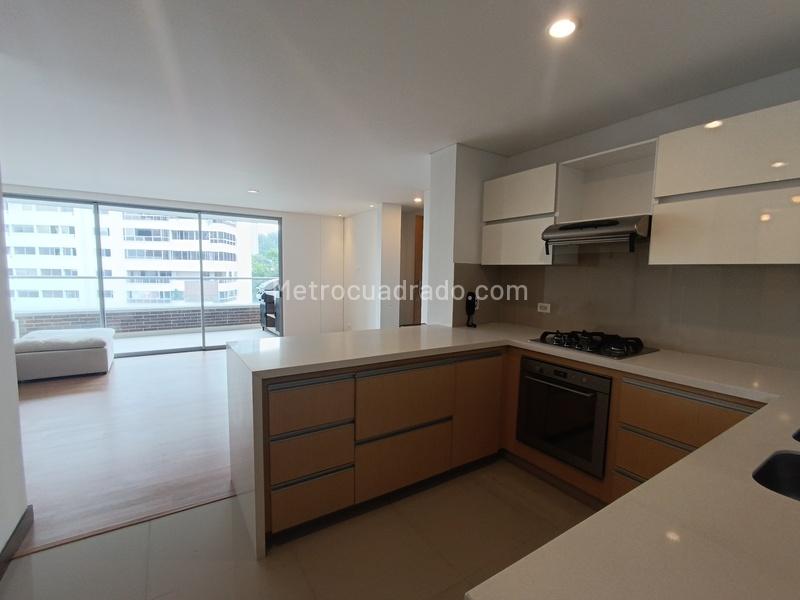 Apartamento de 2 Alcobas en Los Balsos, El Poblado - 3