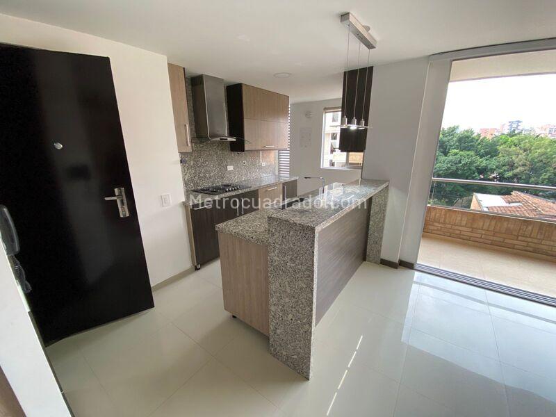 Apartamento Moderno de 2 Alcobas con Balcón en Estadio - 6