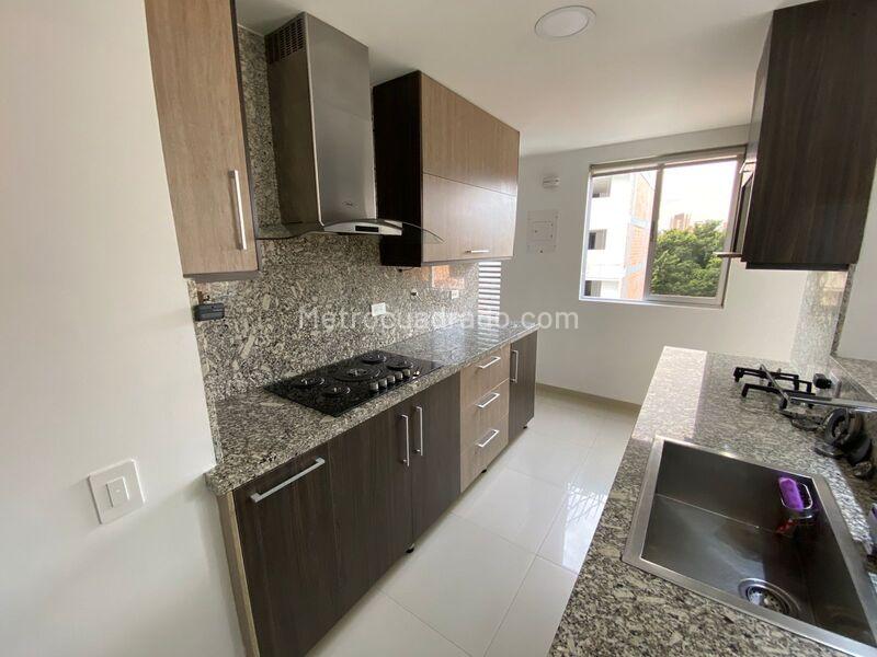 Apartamento Moderno de 2 Alcobas con Balcón en Estadio - 7