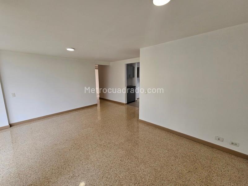 Comfortable 3BR Apartment in San Lucas, El Poblado - 3