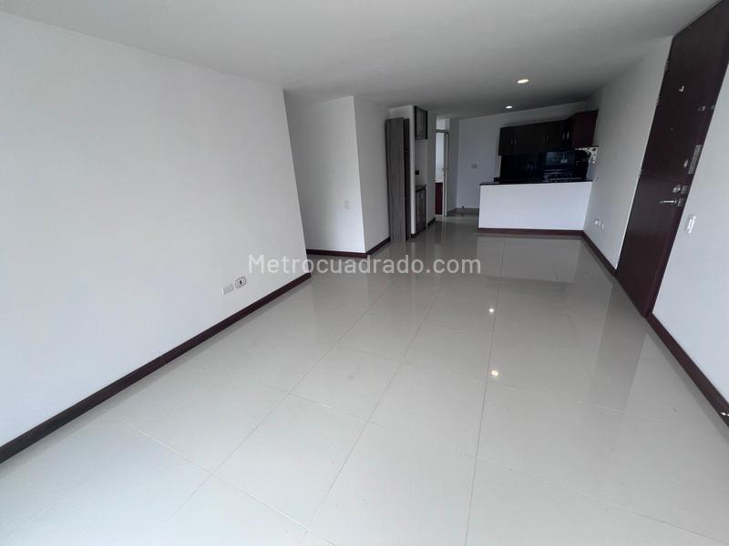 Modern 3BR Apartment with Balcony in Loma Del Indio