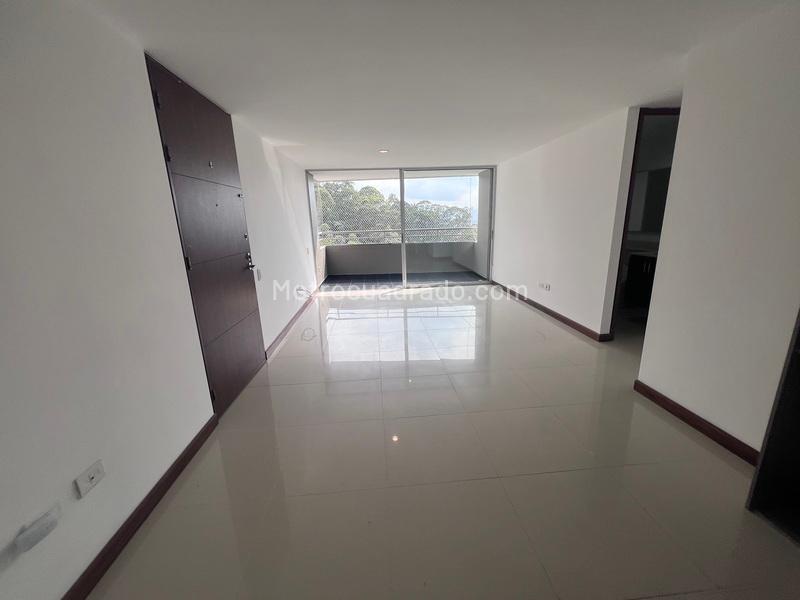 Modern 3BR Apartment with Balcony in Loma Del Indio - 2